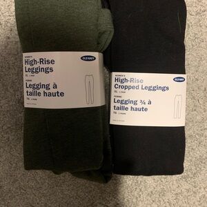 2 pairs Old Navy Women’s High Rise Cropped Leggings
